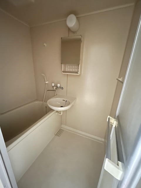 バス・シャワールーム　コンパクトで使いやすいお風呂です