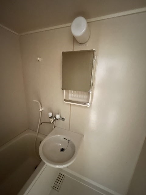 洗面設備　ゆったりとスペースのある洗面所