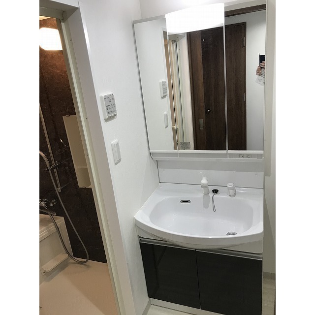 洗面設備　シャワー付