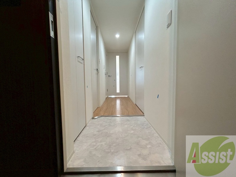 玄関　玄関の様子です。明るい印象ですね。気分もあがりそう。