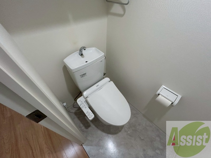 トイレ　こちらはトイレです。清潔感があり、安心して使用できます。