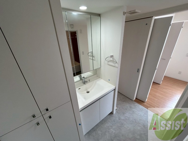 洗面設備　洗面台。身支度にはかかせないですよね～。