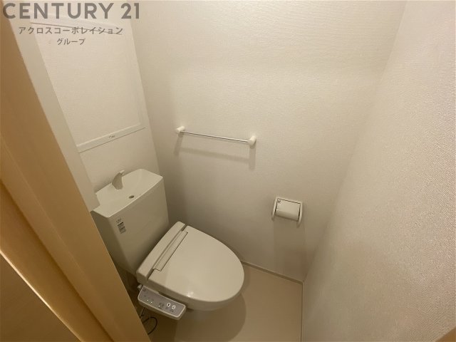 トイレ　温水洗浄便座付きのトイレです♪