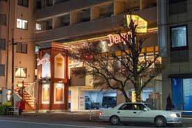 飲食店　デニーズ新宿山吹町店（飲食店）まで143m