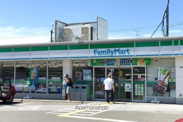 コンビニ　ファミリーマート豊中春日町店（コンビニ）まで608m