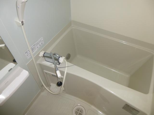 バス・シャワールーム　追い焚き機能付バス。浴室乾燥もあります