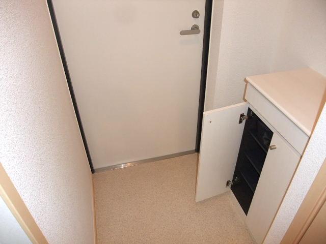 玄関　下駄箱もしっかりあります。