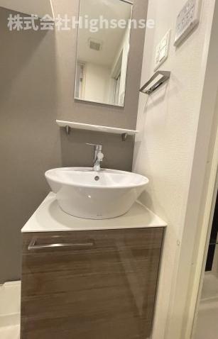 洗面設備　ゆったりとスペースのある洗面所