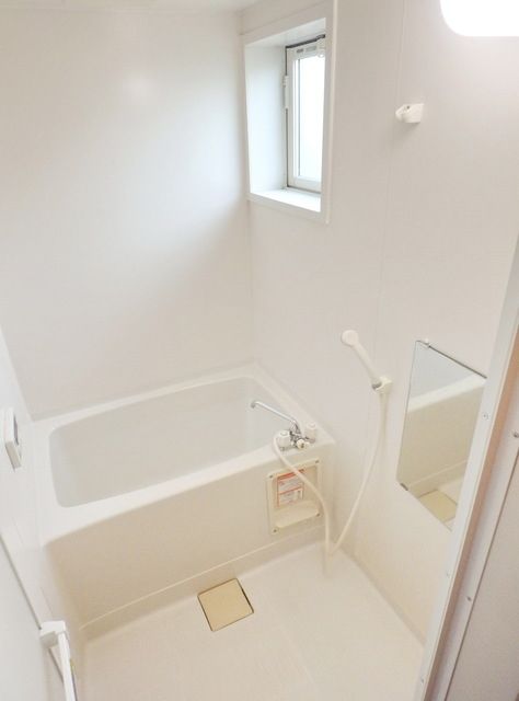 バス・シャワールーム　★窓・追い焚き機能付きバス★