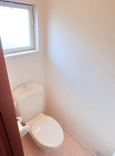トイレ　★窓付き★