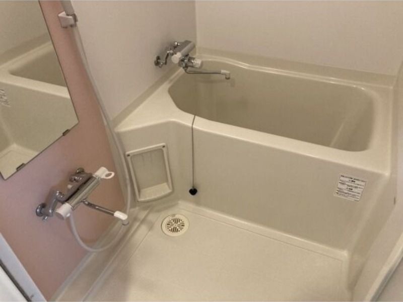 バス・シャワールーム　退去予定につき同タイプ別号室の画像です。