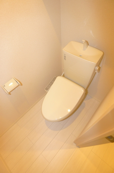 トイレ　温水洗浄便座