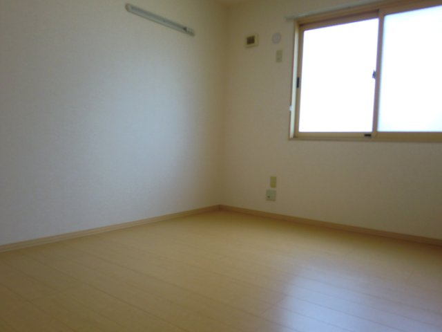 その他部屋・スペース　落ち着いて過ごせるお部屋なので、寝室にいかがでしょうか