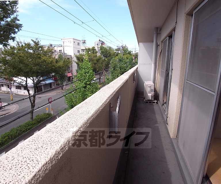 バルコニー　白川通り沿いの広いバルコニー