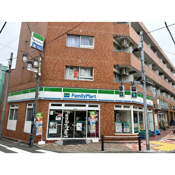 コンビニ　ファミリーマート（コンビニ）まで200m