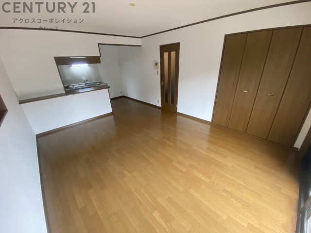 居室・リビング　２面採光の明るいお部屋です。