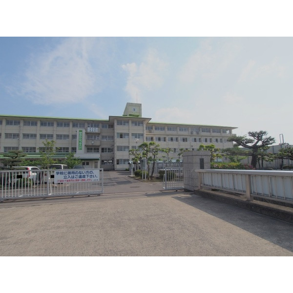 中学校　江北町立江北中学校（中学校）まで476m