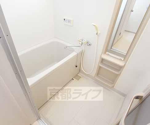 バス・シャワールーム　スッキリしたキレイなお風呂・