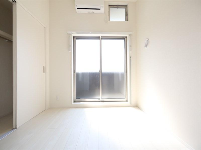 バルコニー　洋室3.7帖　エアコン完備　バルコニー
