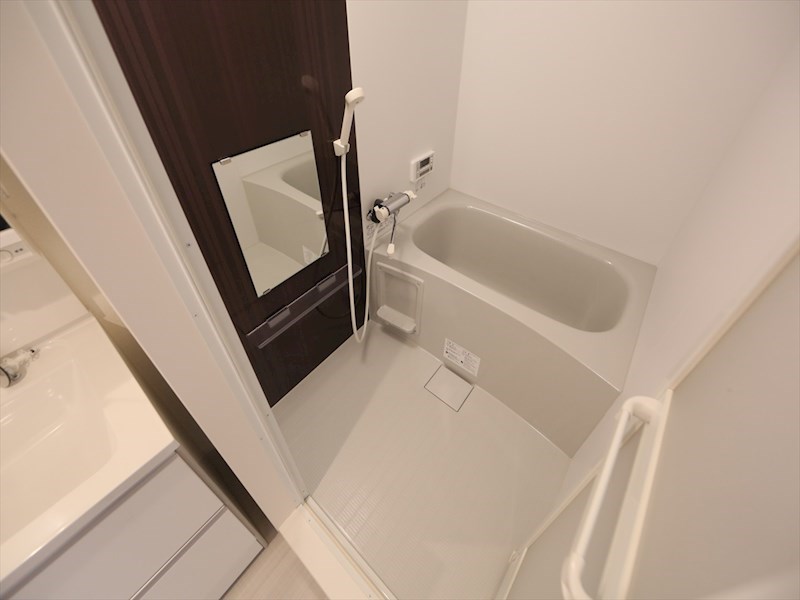 バス・シャワールーム　浴室暖房乾燥機付　追い焚き・オートバス機能付お風呂