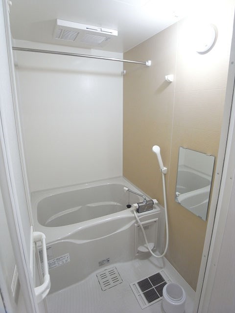 バス・シャワールーム　コンパクトで使いやすいお風呂です