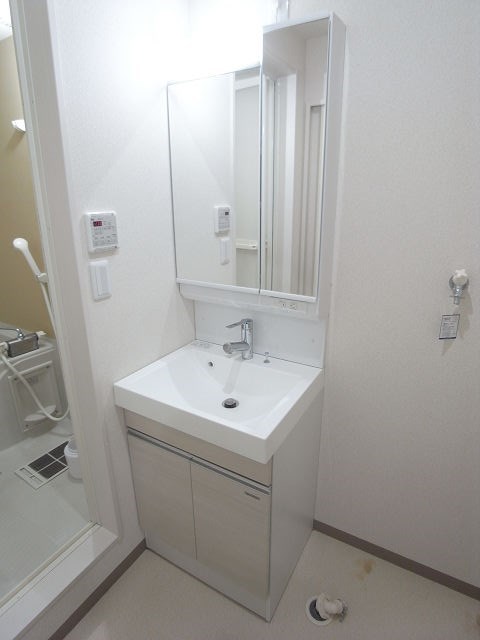 洗面設備　使いやすい洗面所です