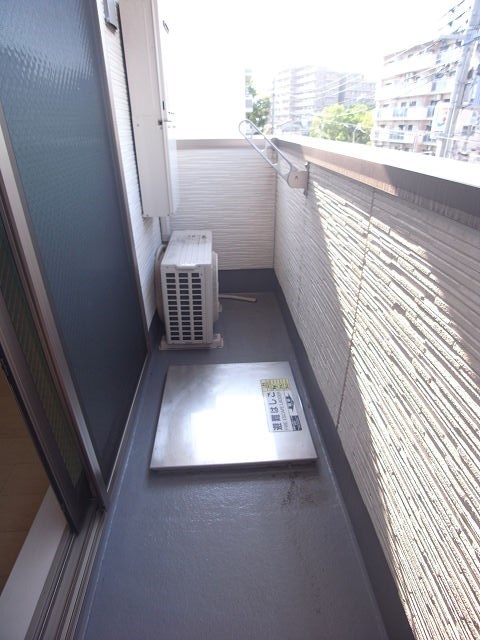 バルコニー　バルコニーからの眺めを楽しみながら食事をしませんか