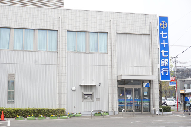 銀行　七十七銀行泉支店（銀行）まで90m