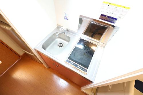 キッチン　お掃除らくらくの２口ラジエントヒーターを採用