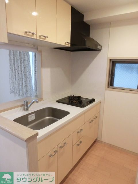 キッチン　キッチンに窓あります