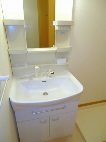 洗面設備　コンパクトで使いやすい洗面所