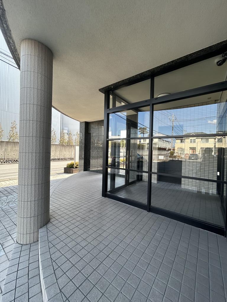 エントランス　こちらの物件もお問い合わせは、蕪木不動産へお問い合わせくださ