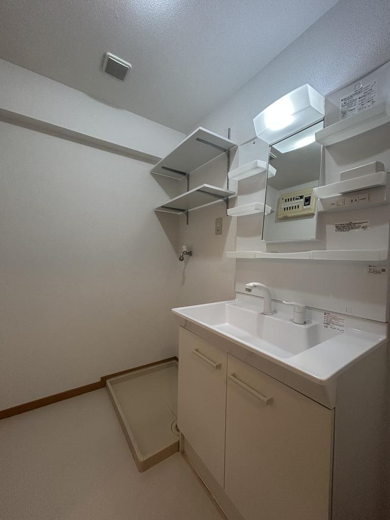 洗面設備　こちらの物件もお問い合わせは、蕪木不動産へお問い合わせくださ