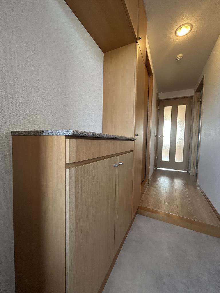 玄関　こちらの物件もお問い合わせは、蕪木不動産へお問い合わせくださ