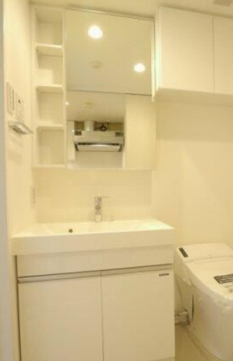 洗面設備　コンパクトで使いやすい洗面所