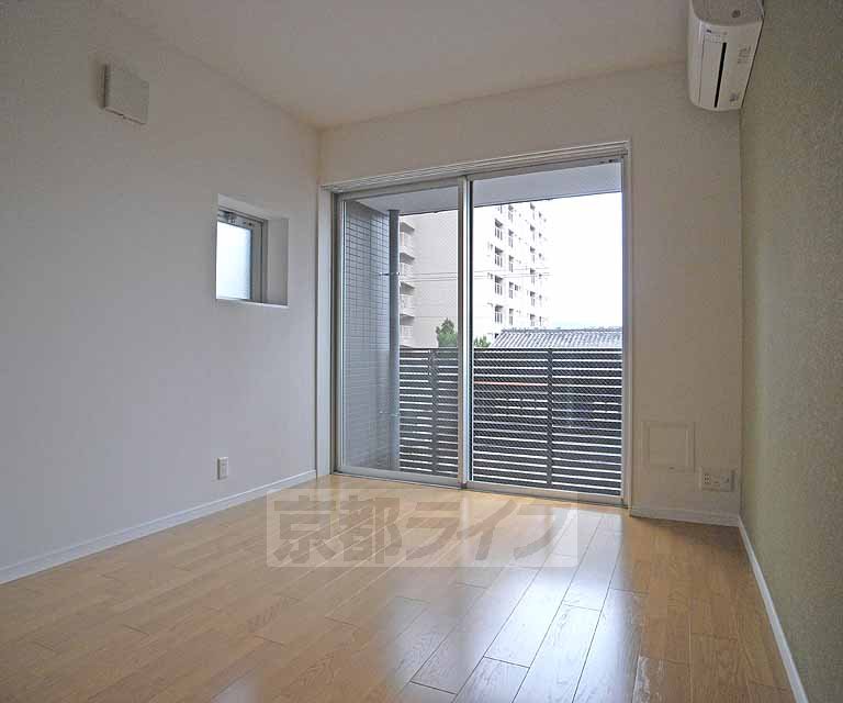 居室・リビング　キレイなお部屋です。