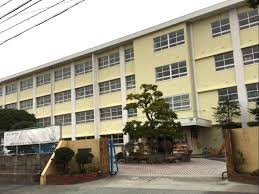 中学校　福岡市立長尾中学校（中学校）まで1257m