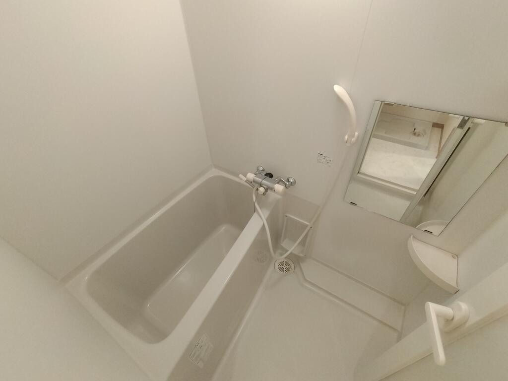 バス・シャワールーム　※同建物の別のお部屋の写真です。