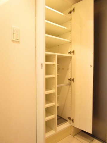 収納　シューズボックス