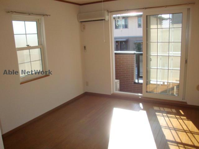 居室・リビング　※同物件別部屋の写真となります。