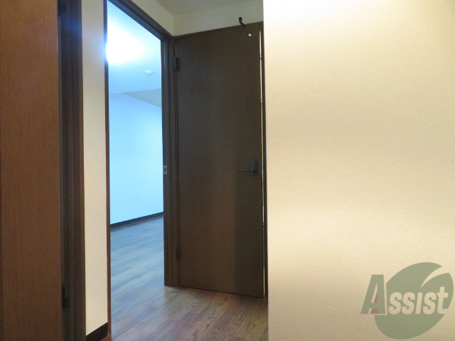 玄関　玄関から見たお部屋側の写真です。落ち着いた雰囲気があります。