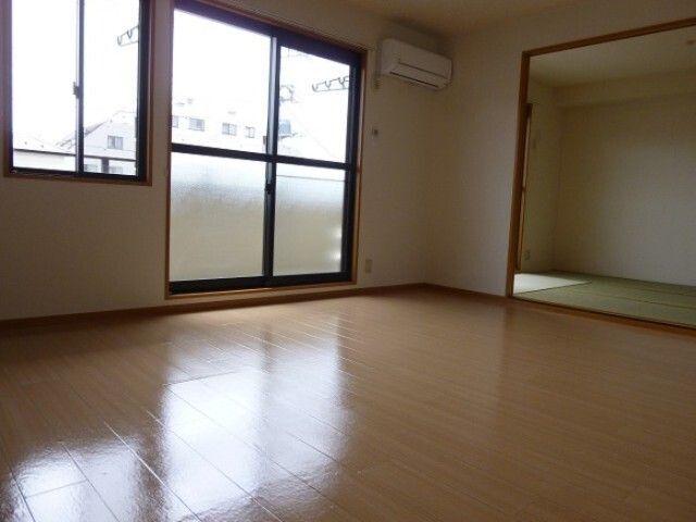 居室・リビング　別号室の参考写真