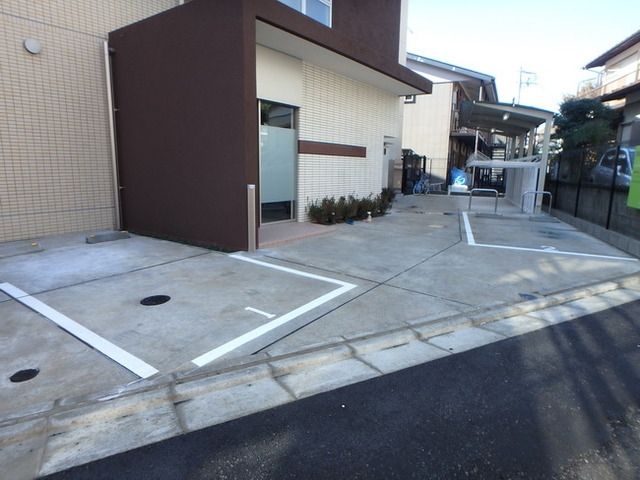駐車場　～敷地内に駐車スペースありますよ～