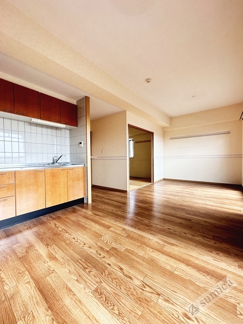 バルコニー　南向きの光が差し込むお部屋ですリビングです♪♪