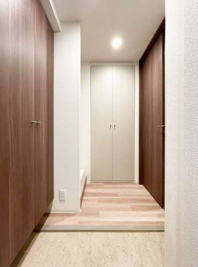 玄関　※別部屋の参考写真です。