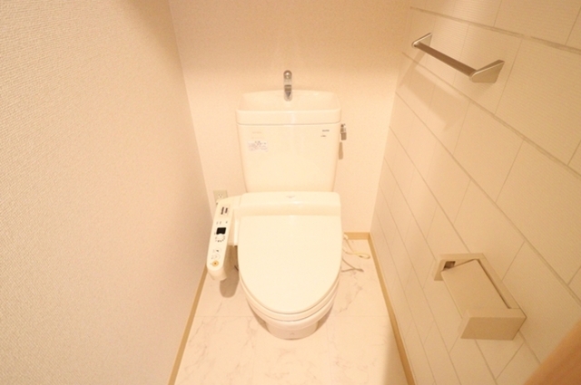 トイレ　温水洗浄暖房便座