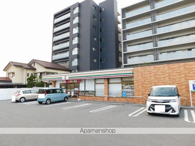 コンビニ　セブンイレブン（コンビニ）まで947m
