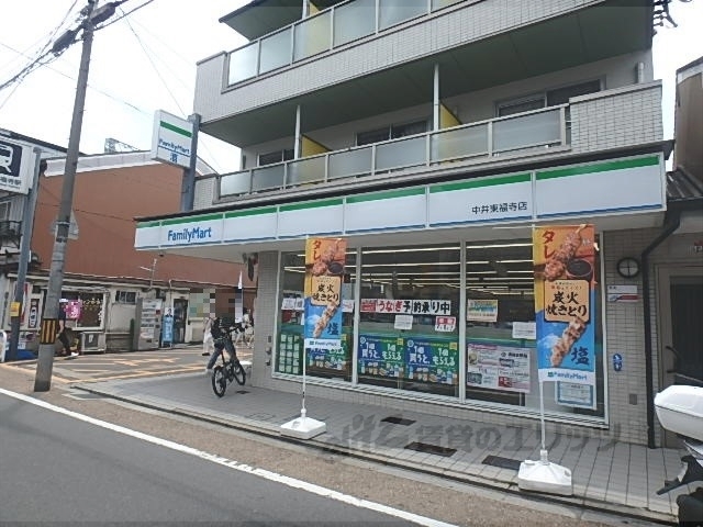 コンビニ　ファミリーマート中井東福寺店（コンビニ）まで600m
