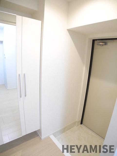 玄関　※同間取りの別号室写真です。