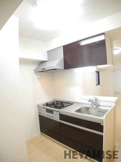 キッチン　※同間取りの別号室写真です。